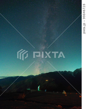 白馬岩岳マウンテンリゾート　CHAVATY HAKUBAから立ち上がる銀河 99846728