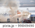 出初式の消火訓練　放水中 99849490
