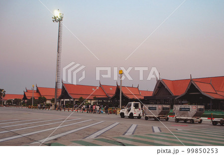 カンボジア シェムリアップ空港の外観 カンボジア シェムリアップ空港の外観 99850253