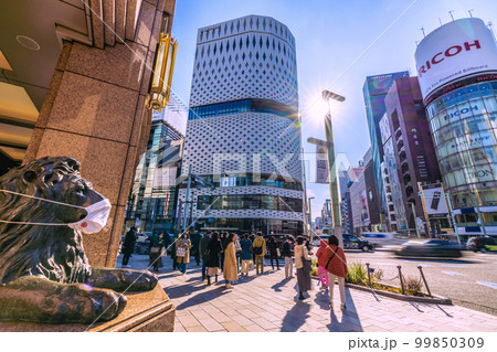 日本の東京都市景観 コロナ禍の銀座四丁目の交差点などを望む…。画面右は閉館した三愛=20日 日本の東京都市景観 コロナ禍の銀座四丁目の交差点などを望む…。画面右は閉館した三愛=20日 99850309