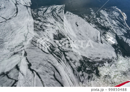 北海道 船上から見た網走川の流氷 北海道 船上から見た網走川の流氷 99850488