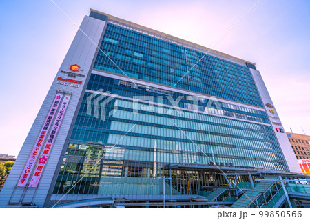 日本の横浜都市景観 相鉄新横浜線・東急新横浜線開業(3月)で利便性が向上する新横浜駅前などを望む 日本の横浜都市景観 相鉄新横浜線・東急新横浜線開業(3月)で利便性が向上する新横浜駅前などを望む 99850566