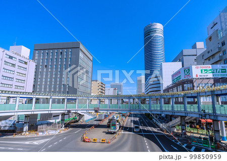 日本の横浜都市景観 相鉄新横浜線・東急新横浜線開業（3月）で利便性が向上する新横浜駅前などを望む 99850959