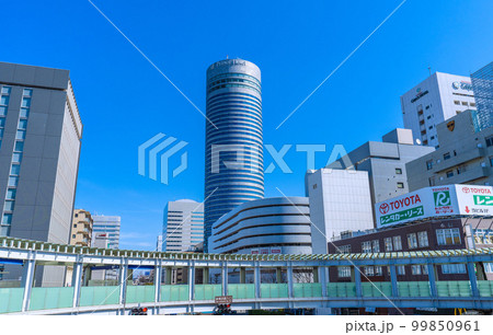 日本の横浜都市景観 相鉄新横浜線・東急新横浜線開業（3月）で利便性が向上する新横浜駅前などを望む 99850961