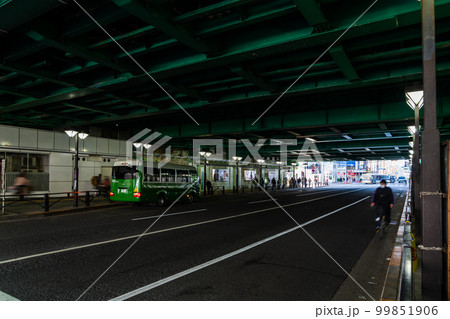 鉄道ガード下 99851906