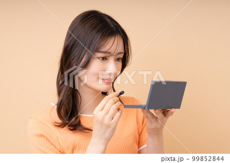 若い女性のビューティ 99852844