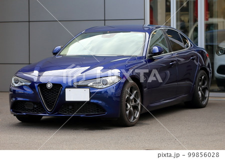 駐車中のイタリア車　イメージ 99856028