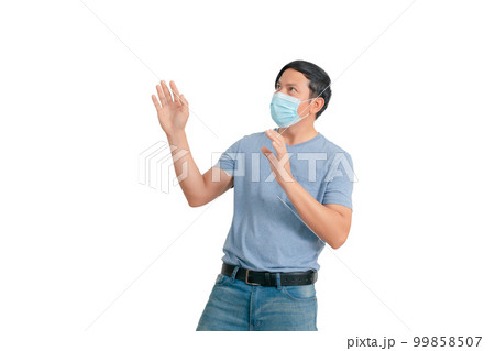 Asian man wearing a mass gesture 99858507