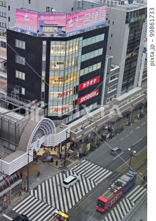 天文館を走る鹿児島市電(俯瞰) 天文館を走る鹿児島市電(俯瞰) 99861733