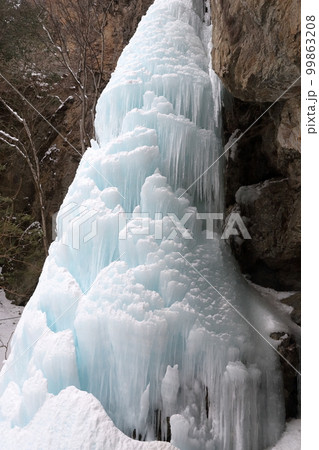 真冬の氷瀑の風景（大禅の滝　長野県 北相木村） 99863208
