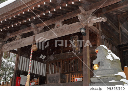 雪が舞う神社(鎮神社 奈良井宿 長野県 塩尻市) 雪が舞う神社(鎮神社 奈良井宿 長野県 塩尻市) 99863540