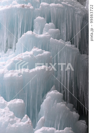 真冬の氷瀑の風景（大禅の滝　長野県 北相木村） 99863722