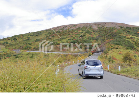 秋の美しい景色が広がる高原道路(志賀草津高原ルート 群馬県 吾妻郡 草津町) 秋の美しい景色が広がる高原道路(志賀草津高原ルート 群馬県 吾妻郡 草津町) 99863743