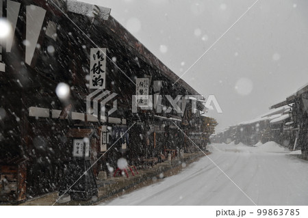 真冬の宿場町(奈良井宿 長野県 塩尻市) 真冬の宿場町(奈良井宿 長野県 塩尻市) 99863785