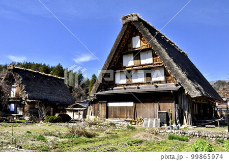 世界文化遺産 白川郷 合掌造り集落の春 世界文化遺産 白川郷 合掌造り集落の春 99865974