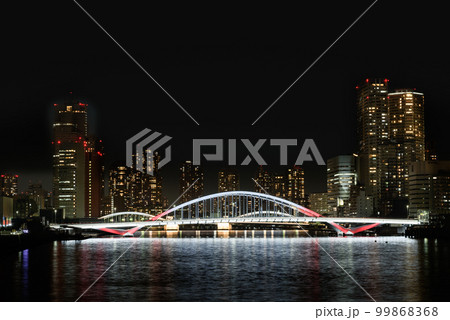 ライトアップされた隅田川築地大橋とタワーマンション群 ライトアップされた隅田川築地大橋とタワーマンション群 99868368