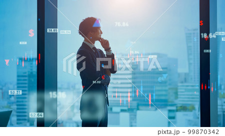 オフィスで考える経営者 資産運用 投資家 オフィスで考える経営者 資産運用 投資家 99870342