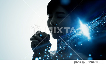 瞑想する女性 スピリチュアル マインドフルネス 瞑想する女性 スピリチュアル マインドフルネス 99870360