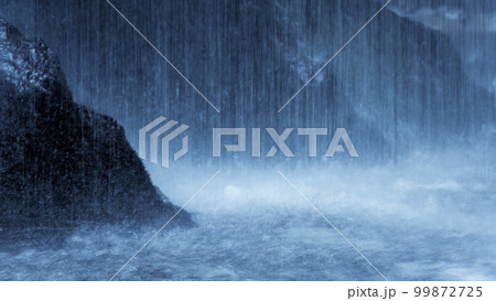 背景素材・梅雨・激しく降る雨のイメージ 99872725