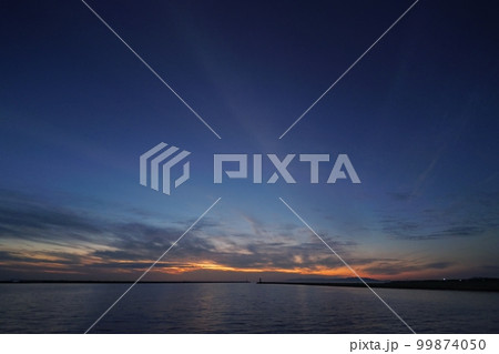 幻想的な冬の夕暮れ空と港・冬‣超広角・空主体・230112pm 幻想的な冬の夕暮れ空と港・冬‣超広角・空主体・230112pm 99874050