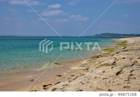津堅島 シヌグガマ前のビーチ 津堅島 シヌグガマ前のビーチ 99875168