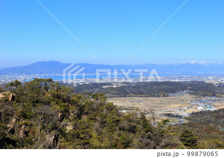 堂山からの春を待つ琵琶湖周辺の風景 堂山からの春を待つ琵琶湖周辺の風景 99879065