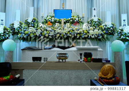 お洒落な花祭壇 99881317