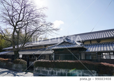 大阪　豊中　旧新田小学校校舎（晩冬） 99883408