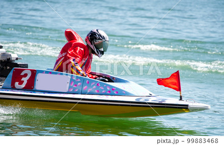 競艇実使用3号艇 1周2マークを先取りの形となっ