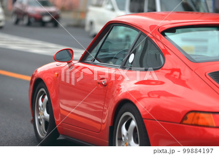 赤いスポーツカー　イメージ 99884197