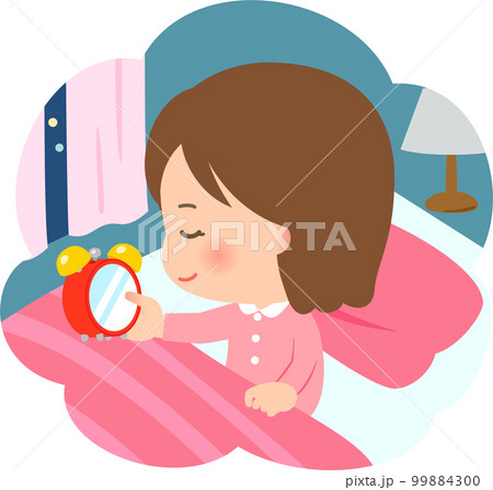 目覚まし時計をセットして寝る女性 目覚まし時計をセットして寝る女性 99884300