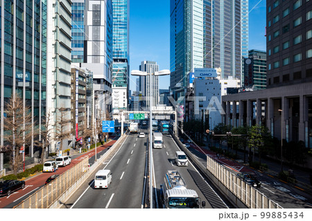 東京再開発 渋谷駅周辺の建設中の高層ビルと首都高速 2023.02　c-1 99885434