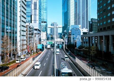 東京再開発 渋谷駅周辺の建設中の高層ビルと首都高速 2023.02　c-3 ライトトーン 99885438
