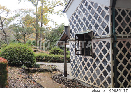 なまこ壁の土蔵 99886157