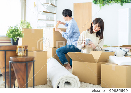 引越し 転勤 荷造り 夫婦 カップル 家族 ライフスタイル リビング 引越し 転勤 荷造り 夫婦 カップル 家族 ライフスタイル リビング 99886699