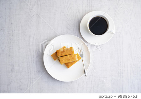 チーズケーキバーとコーヒー チーズケーキバーとコーヒー 99886763