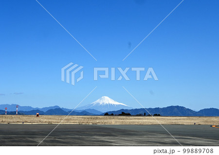 富士山静岡空港駐機場SPOTから見た富士山 99889708