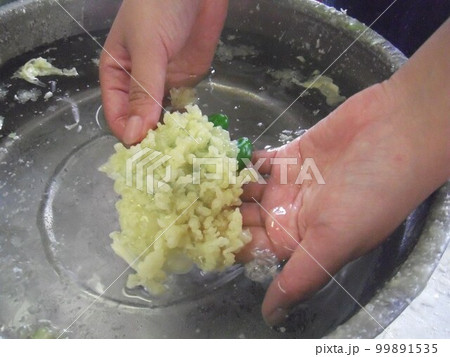 天ぷらの食品サンプルづくり 99891535