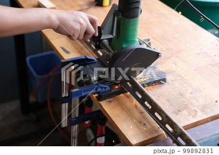 Craftsmen use iron cutters to assemble DIY projects during the holidays. Craftsmen use iron cutters to assemble DIY projects during the holidays. 99892831