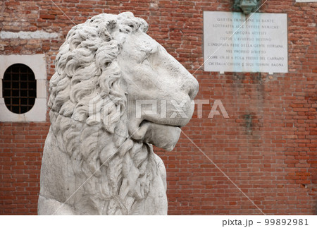 The head of a marble lion at the main entrance to the Venetian Arsenal. Italy 99892981