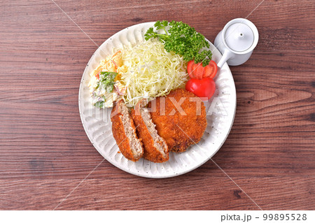 洋食お惣菜のメンチカツのイメージ。 99895528