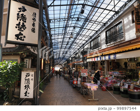 熱海仲見世通り商店街の風景 熱海仲見世通り商店街の風景 99897544