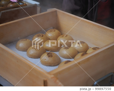 温泉まんじゅう（熱海仲見世通り商店街） 99897550