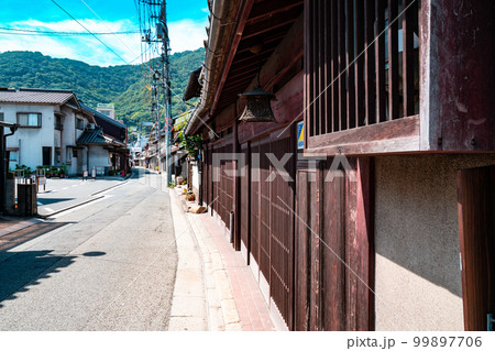 【重要伝統的建造物群保存地区】鞆町 初秋の街並みの風景2 広島県福山市 【重要伝統的建造物群保存地区】鞆町 初秋の街並みの風景2 広島県福山市 99897706