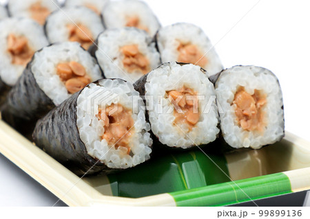 納豆巻、なっとう巻き、和食、巻きずし、納豆、海苔、米、和、和風、日本食、寿司、すし、食べ物、のり、食 納豆巻、なっとう巻き、和食、巻きずし、納豆、海苔、米、和、和風、日本食、寿司、すし、食べ物、のり、食 99899136