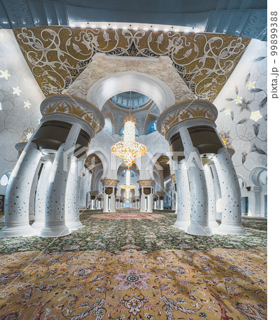 The Sheikh Zayed Grand Mosque interior hall, in Abu Dhabi, United Arab Emirates 99899388