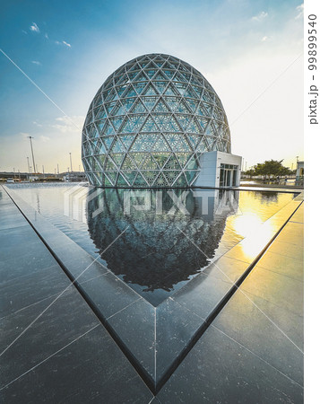 The Sheikh Zayed Grand Mosque during sunset, in Abu Dhabi, United Arab Emirates 99899540