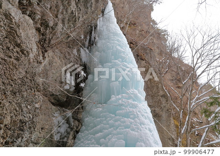 真冬の氷瀑の風景（大禅の滝　長野県 北相木村） 99906477