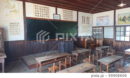学校の教室 99906606