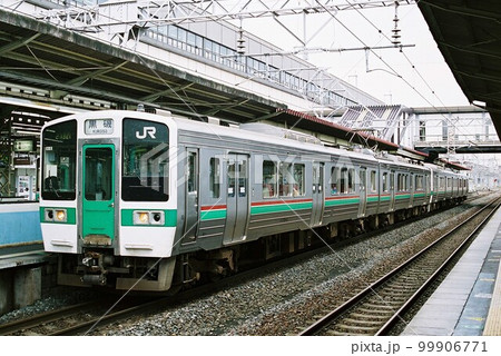 郡山で出発を待つ黒磯行きの719系電車 郡山で出発を待つ黒磯行きの719系電車 99906771